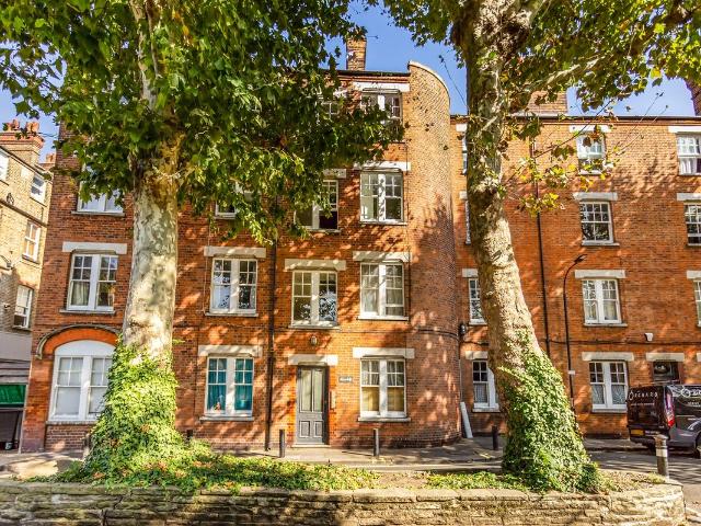 Cromwell Avenue, London W6, 2 bed flat to rent, £2,000 pcm | PrimeLocation