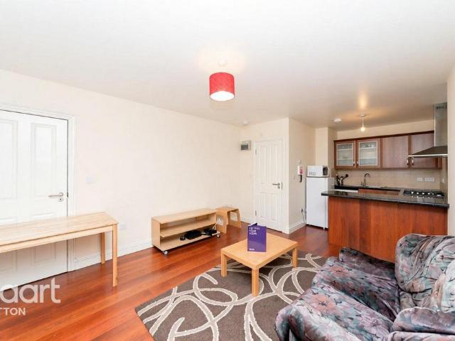 Cromwell Avenue, New malden Studio to rent £1,300 pcm £300 pw