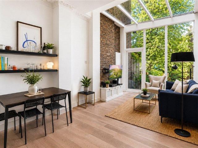 Cromwell Crescent, Earls Court. 3 bed apartment to rent £4,953 pcm £1,143 pw