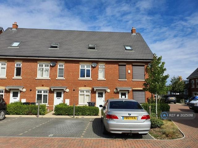 Cromwell Gardens, Bournemouth, BH5 3 bed terraced house to rent £1,850 pcm £427 pw