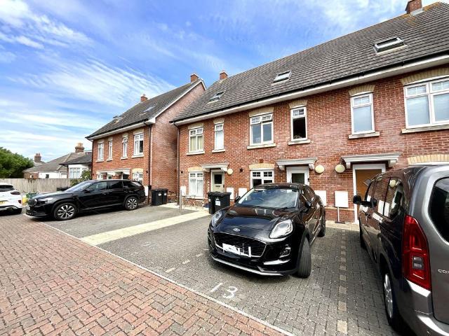 Cromwell Gardens, Southbourne 3 bed terraced house to rent £1,950 pcm £450 pw