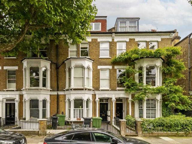 Cromwell Grove, London W6 1 bed flat to rent £1,850 pcm £427 pw