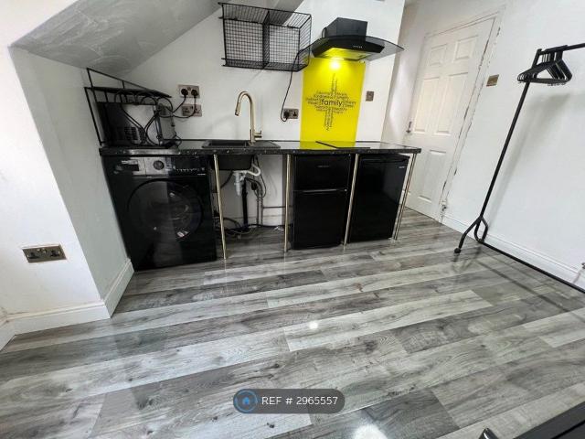 Cromwell Grove, Manchester M19, Studio to rent, £800 pcm | PrimeLocation
