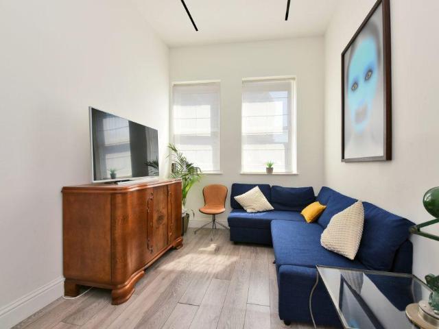 CROMWELL HOUSE, EAST MOLESEY,KT8 1 bed apartment to rent £1,550 pcm £358 pw