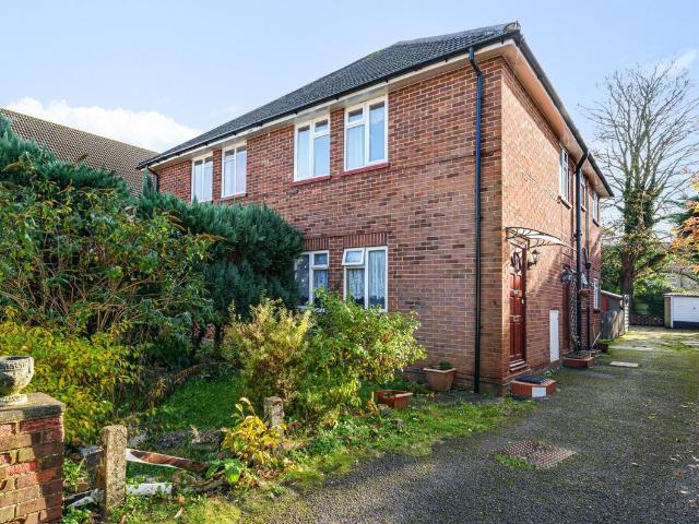Cromwell Road, Camberley GU15, 1 bed maisonette to rent, £975 pcm | PrimeLocation