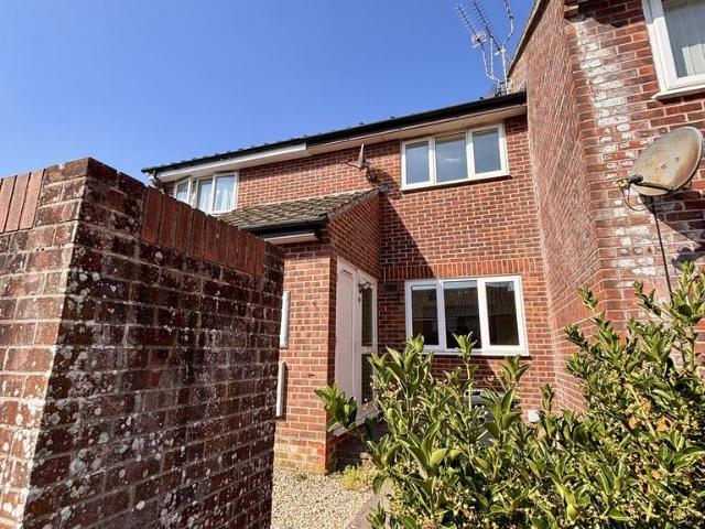 Cromwell Road, Dorchester DT1 1 bed terraced house to rent £875 pcm £202 pw