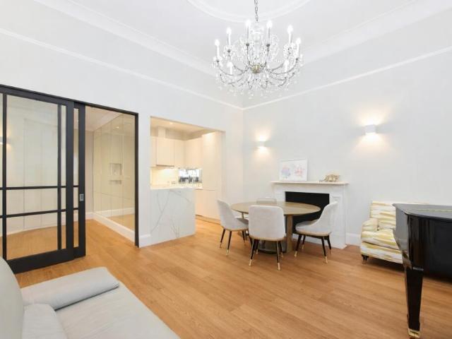 Cromwell Road, Earls Court, London, SW5 2 bed flat to rent £6,000 pcm £1,385 pw
