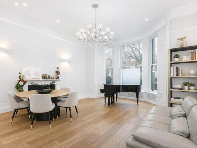 Cromwell Road, Earls Court SW5, 2 bed flat to rent, £6,000 pcm | PrimeLocation