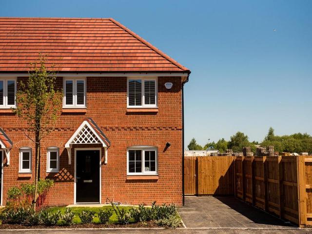 Cromwell Road, Ellesmere Port, CH65 3 bed semi detached house to rent £1,195 pcm £276 pw