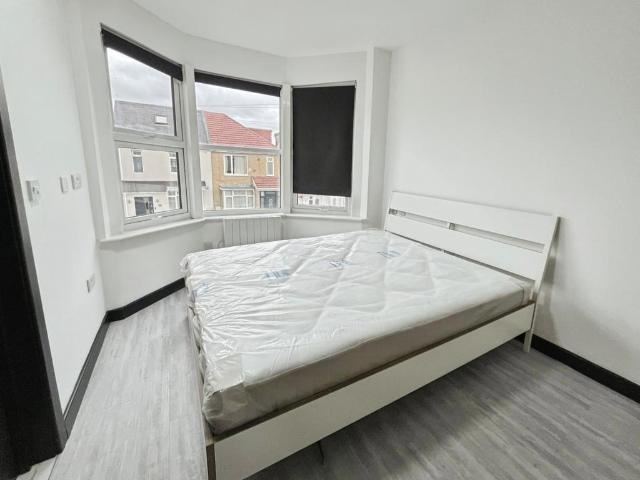 Cromwell Road, Hounslow Studio to rent £1,100 pcm £254 pw