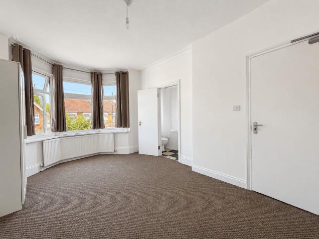 Cromwell Road, Hounslow, TW3 5 bed end of terrace house to rent £3,400 pcm £785 pw