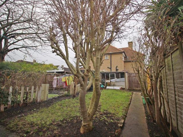 Cromwell Road, Hounslow, TW3 3 bed terraced house to rent £2,495 pcm £576 pw
