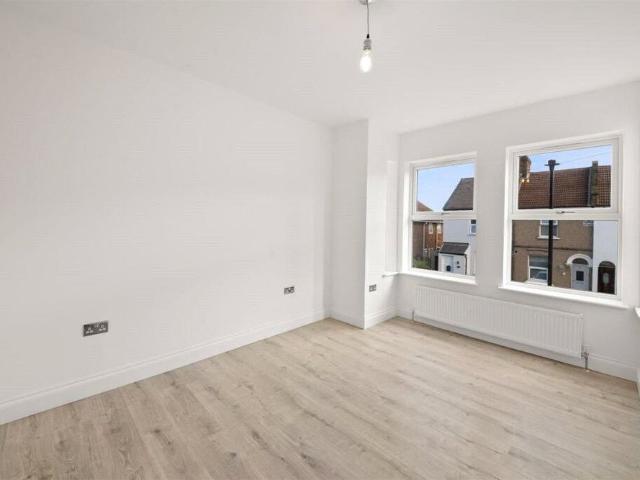 Cromwell Road, Hounslow, TW3 3QT
