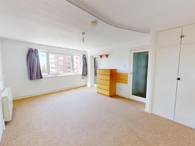 Cromwell Road, Hove, BN3 Studio to rent £1,100 pcm £254 pw