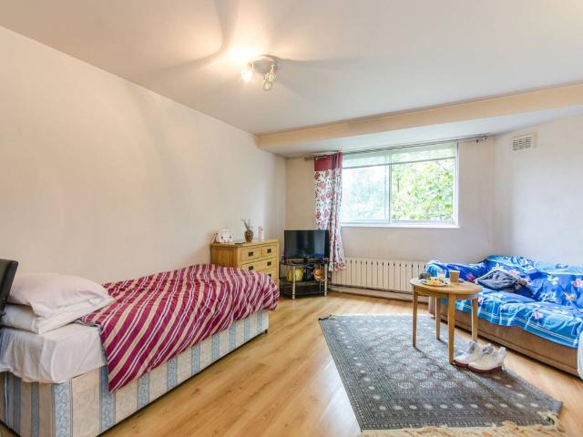 Cromwell Road, Kensington, London SW5, Studio to rent, £2,059 pcm | PrimeLocation