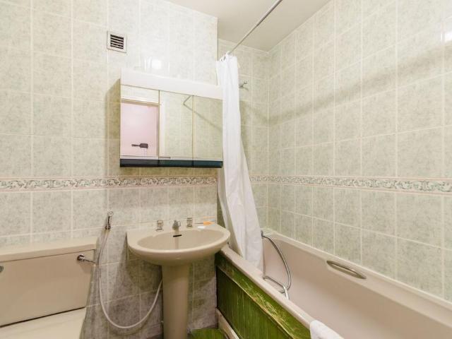 Cromwell Road, Kensington, London, SW5 Studio to rent £3,879 pcm £895 pw