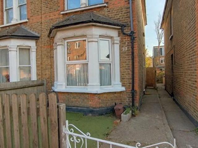 Cromwell Road, Kingston Upon Thames, KT2 3 bed semi detached house to rent £2,900 pcm £669 pw