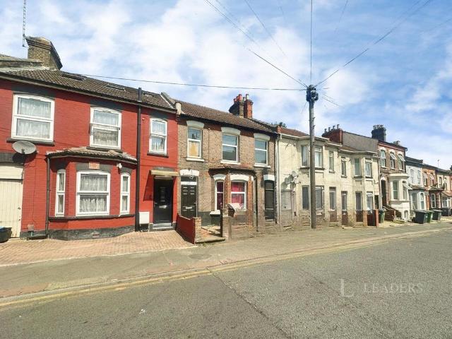 Cromwell Road, Luton, Bedfordshire, LU3 1 bed in a house share to rent £650 pcm £150 pw