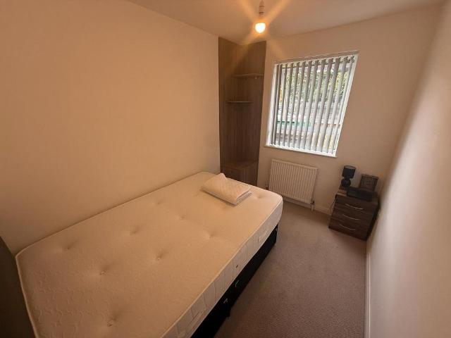 Cromwell Road, London SW19 1 bed in a house share to rent £800 pcm £185 pw