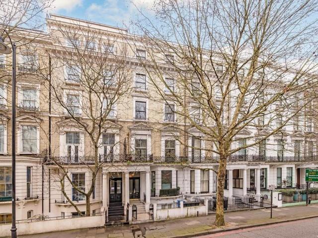 Cromwell Road, London SW5 3 bed flat to rent £6,000 pcm £1,385 pw
