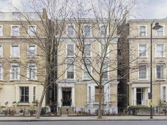 Cromwell Road, London SW5 2 bed flat to rent £3,250 pcm £750 pw