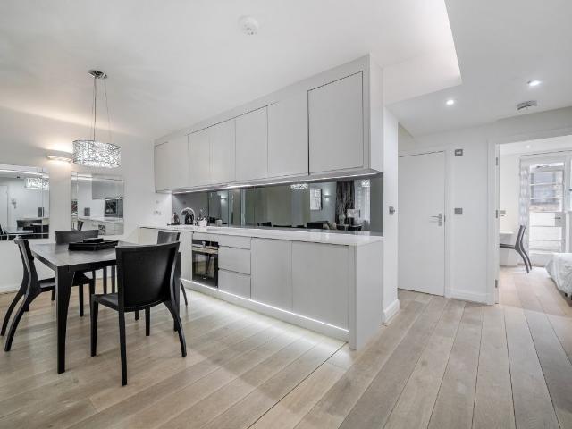 Cromwell Road, London SW7, 3 bed flat to rent, £4,500 pcm | PrimeLocation