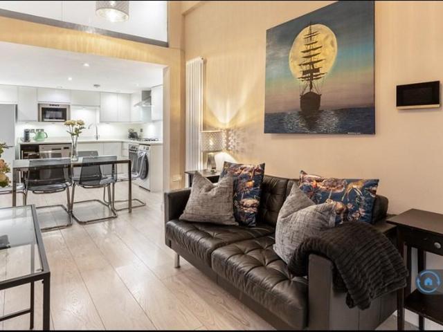 Cromwell Road, London, SW7 2 bed flat to rent £3,500 pcm £808 pw
