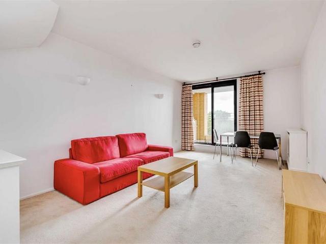 Cromwell Road, London SW7 2 bed flat to rent £4,000 pcm £923 pw