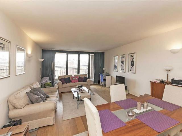 Cromwell Road, London SW7 2 bed flat to rent £4,000 pcm £923 pw