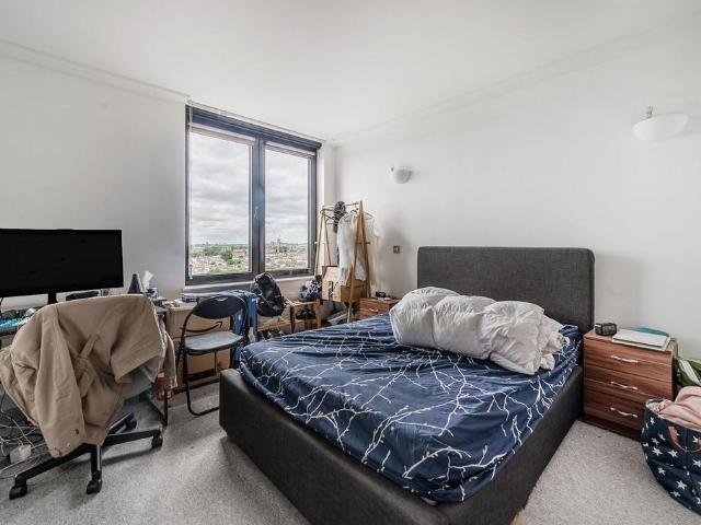 Cromwell Road, South Kensington. Studio to rent £2,258 pcm £521 pw