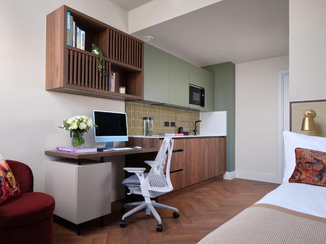 Cromwell Road, South Kensington. Studio to rent £4,754 pcm £1,097 pw