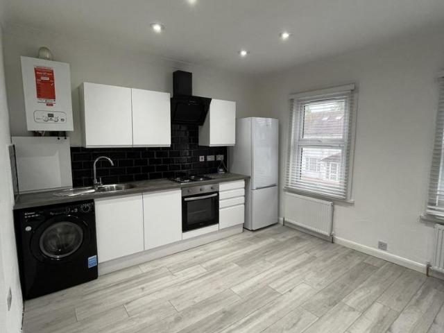 Cromwell Road, TW3 3 bed flat to rent £2,250 pcm £519 pw