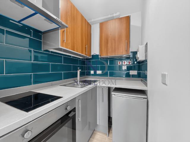 Cromwell Road, TW3 Studio to rent £1,200 pcm £277 pw
