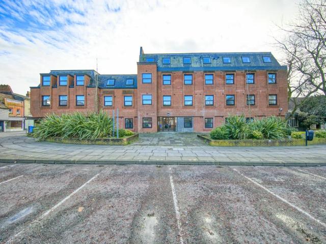 Cromwell Square, IPSWICH, IP1 1 bed apartment to rent £825 pcm £190 pw