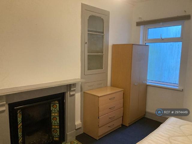 Cromwell Street, Swansea, SA1 1 bed in a house share to rent £450 pcm £104 pw