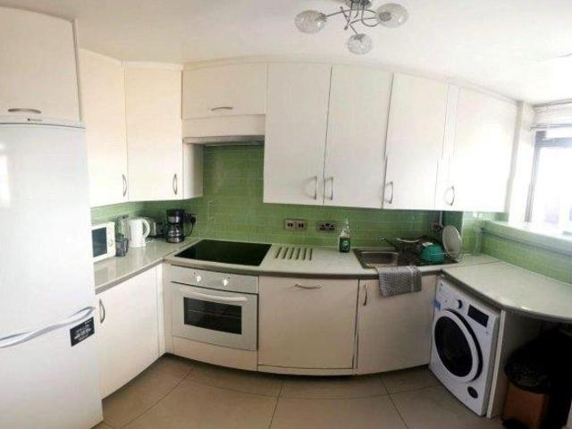 CRONDALL STREET 4 bed flat to rent £5,000 pcm £1,154 pw