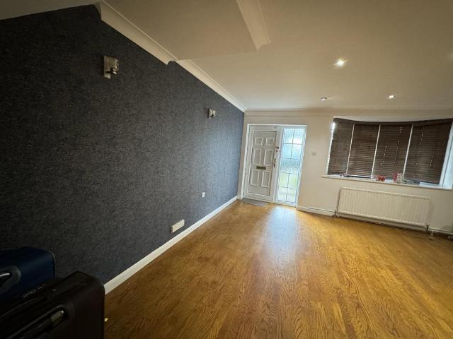 Crook Log, Bexleyheath DA6 3 bed end of terrace house to rent £2,250 pcm £519 pw
