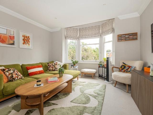 Crooked Billet London SW19 3 bed apartment to rent £5,005 pcm £1,155 pw