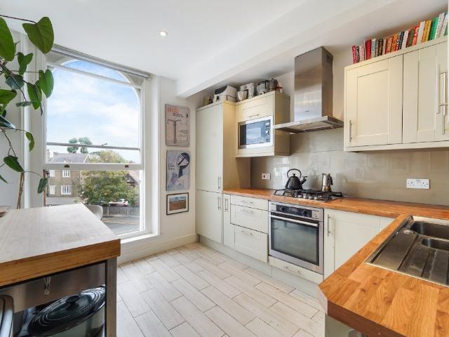 Crooked Billet SW19, 3 bed flat to rent, £5,200 pcm | PrimeLocation
