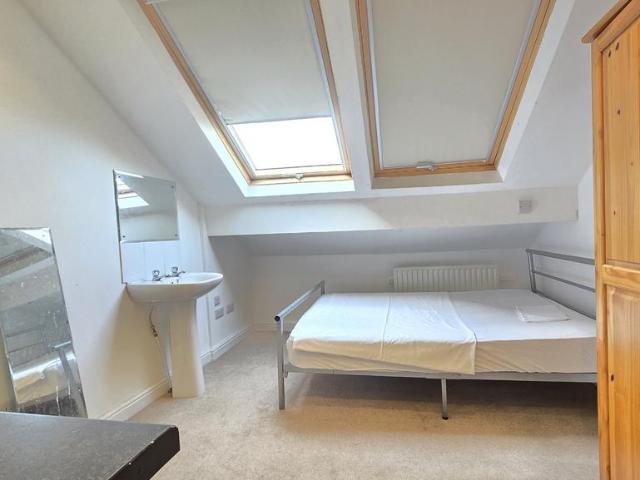 Crookesmoor Road, Sheffield S6 1 bed house of multiple occupation to rent £575 pcm £133 pw