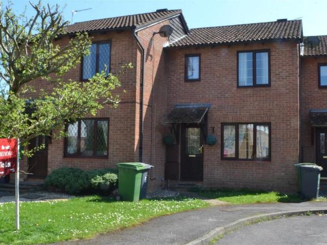 Crookham Close, Tadley, RG26 3 bed terraced house to rent £1,550 pcm £358 pw
