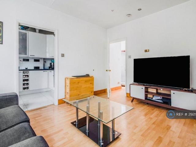 Crookham Road, London, SW6 1 bed flat to rent £2,250 pcm £519 pw