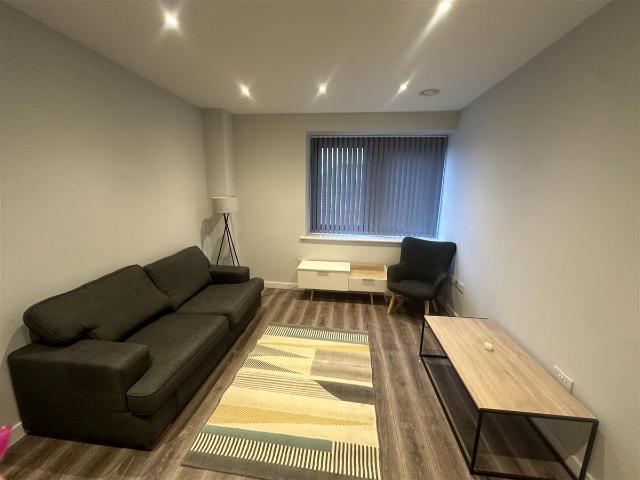 Crosby Gardens, Crosby Road North, Waterloo, Liverpool L22, 2 bed flat to rent, £900 pcm | PrimeLocation