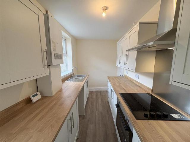 Crosby Street 2 bed terraced house to rent £650 pcm £150 pw