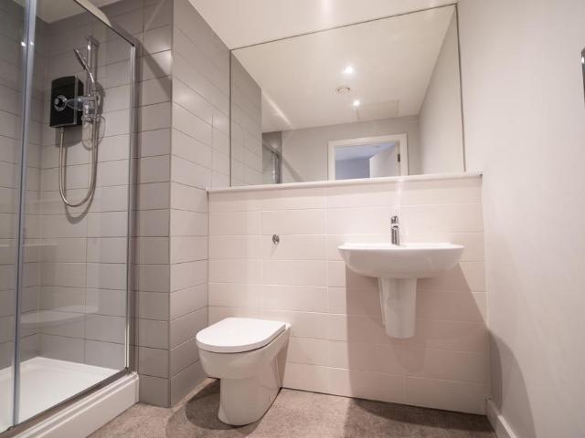Crosby Road North, Waterloo L22 2 bed apartment to rent £895 pcm £207 pw