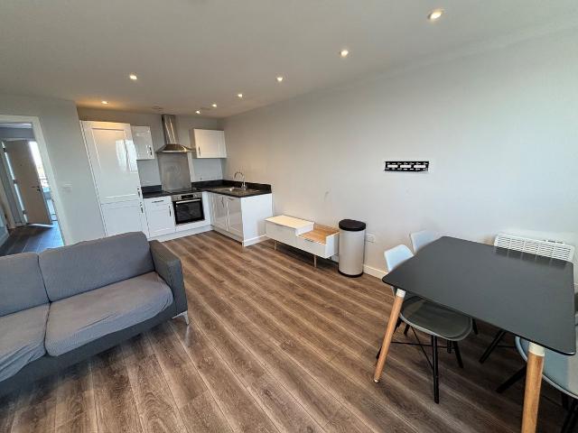 Crosby Road North, Liverpool L22, 2 bed flat to rent, £1,050 pcm | PrimeLocation