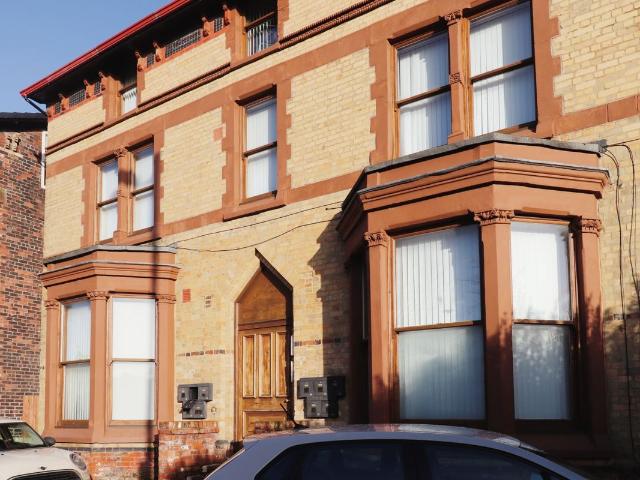 Crosby Road South, Liverpool L22, 2 bed flat to rent, £950 pcm | PrimeLocation