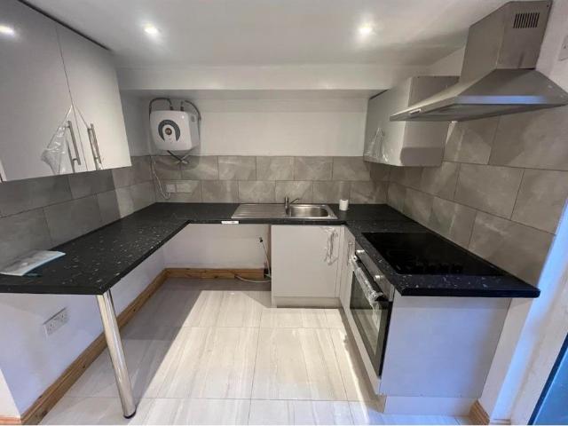 Crosland Road, Huddersfield HD1, Studio to rent, £495 pcm | PrimeLocation