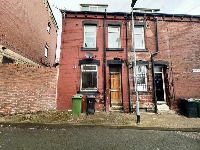Cross Woodview Street, LEEDS, LS11 2 bed terraced house to rent £800 pcm £185 pw