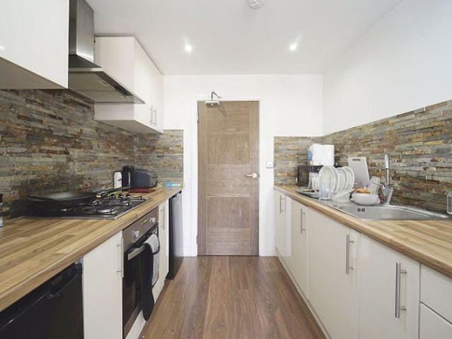 Cross Chapel Street, Leeds 3 bed flat to rent £1,534 pcm £354 pw